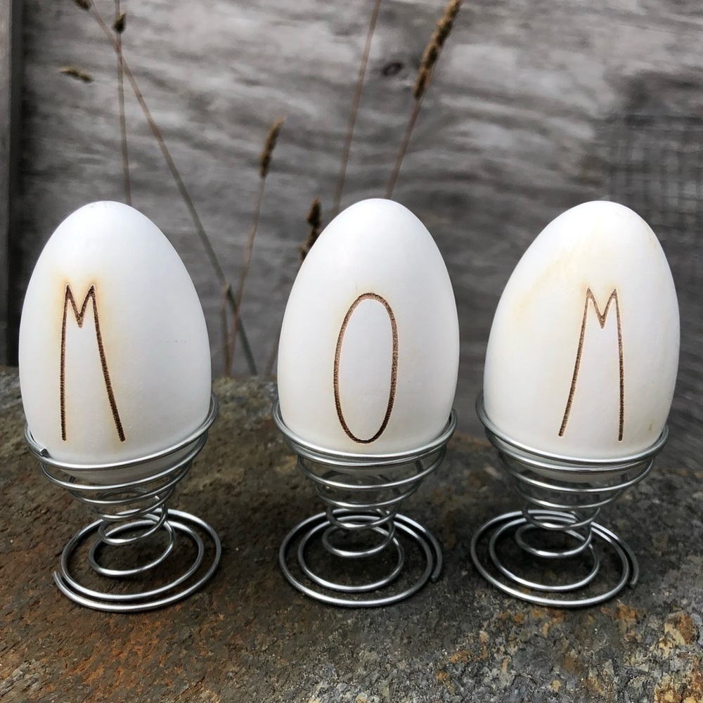 “mom” Farmhouse Wood Egg with Stand Decor Set